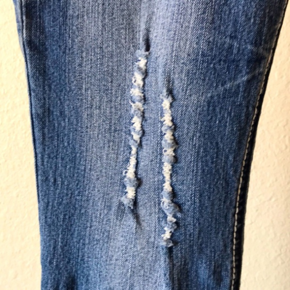 Red Rivet Distressed Cropped Jeans - Picture 13 of 16